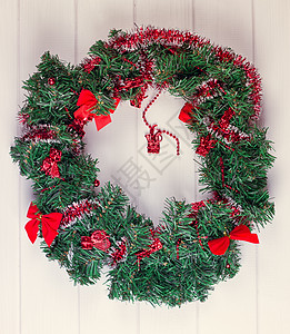 圣诞花圈在铁制木制前门上饰品假期松树庆典装饰玩具圣诞国家风格乡村图片