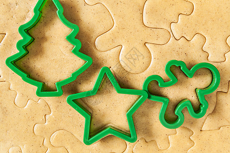 拿出被砍断的面粉 圣诞数字香料木板烹饪星星庆典糕点滚动别针面包厨房图片
