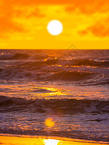 日落背景的海浪天气海洋地平线太阳海岸场景海景热带旅行天空图片
