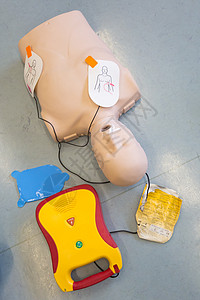 使用AED的急救复苏课程学习心脏病程序压缩学生娃娃储蓄者胸部帮助孩子们图片