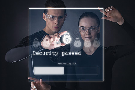 未来主义安全概念女士商业钥匙虚拟现实电脑触摸屏男人密码代码隐私图片