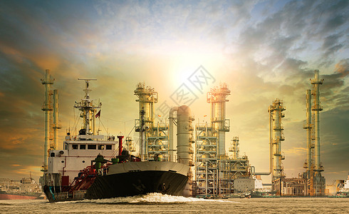 lpg天然气储存船和炼油厂背景图片