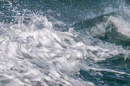 海洋波浪碰撞泡沫海岸海浪飞溅蓝色支撑力量天气海景运动图片