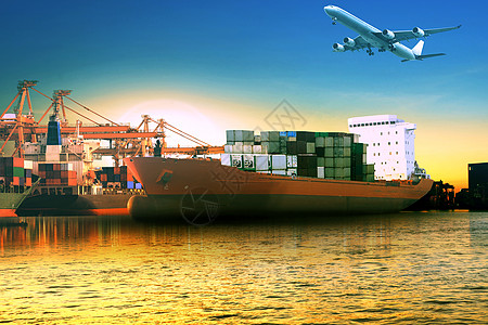 集装箱船在进出口港对美丽的早晨 l院子商业进口加载贸易港口商品货运血管物流图片