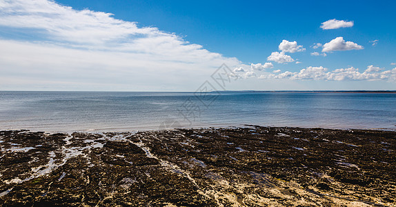 海水清静 天空蓝蓝的海景海滩海洋蓝色反射远距离休息白色时间地平线假期图片