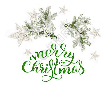 白背景和圣诞快乐的文字上写着书法 上面写着书法 在雪中树枝框架边界装饰品横幅雪花问候语风格松树装饰庆典图片