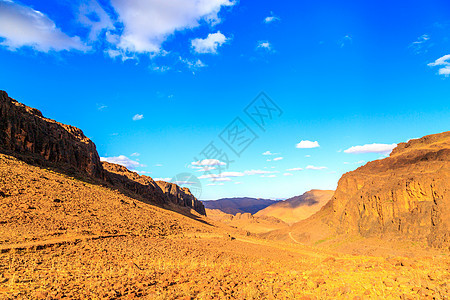 摩洛哥美丽的山地风景 在蓝天的沙漠中峡谷全景自由旅行冒险土地干旱荒野沙丘晴天图片