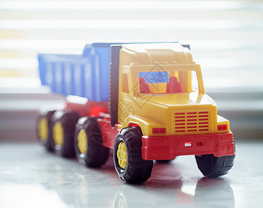 玩具倾卸卡车特写柴油机承包商施工工作倾倒机械货物机器道路车轮图片