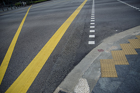 roa 上有轮胎痕迹的背景赛道车道车辆街道交通橡皮路线速度沥青城市图片