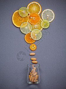 健康食品和医药概念 一瓶维生素C和药片水果片橙子矿物质情调季节化学异国胶囊药物图片