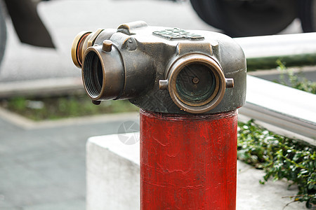 红金属消防水合剂或消防部门在树上连接图片