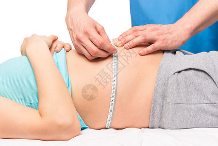 医生测量腹部和腹部的体积为氨基图片