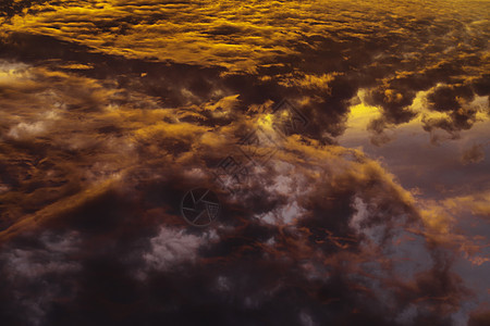 天落日落时天上天空多彩的橙色温暖云阳光日落天堂橙子天气漂浮戏剧性上帝编队天空图片
