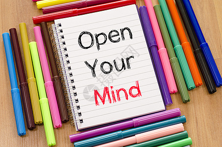 打开您的心灵文字概念铅笔学校团体教育创造力粉笔自由木头心理学思考图片