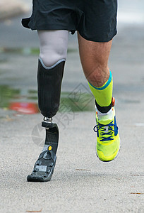 街上有假腿的人跑来跑去赛车手运动运动员卫生器具腓骨膝盖人士残障赛跑者图片