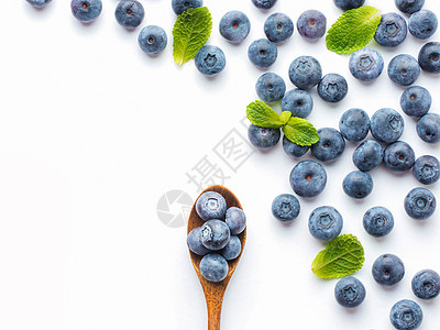 在白色背景上孤立的蓝莓杂货店营养药品团体食物树叶高架饮食浆果框架图片