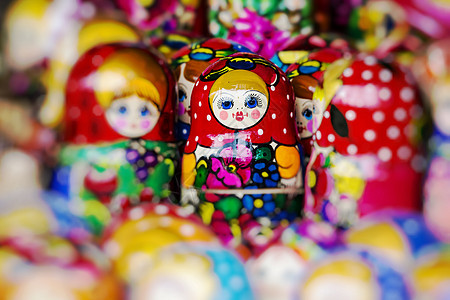 俄罗斯多彩的筑巢洋娃娃 玛特瑞什卡在市场上女孩数字玩具文化女性家庭手工套娃命令娃娃图片