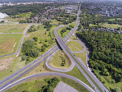 索斯诺维茨波兰的繁忙路景土地树木路口运输迂回天线交通天空圆圈驾驶图片