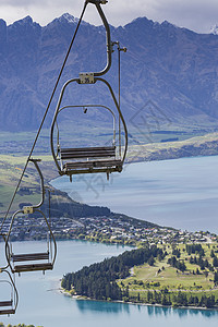 皇后镇和瓦卡提普湖的风景高山旅游旅行城市顶峰电缆季节公园假期图片