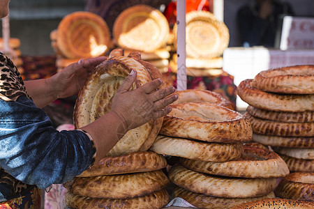 吉尔吉斯斯坦奥什Osh星期天市场市场街道蛋糕生活场景香膏文化购物菱形旅行图片