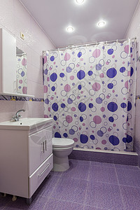 浴室的内部 有更衣室的房间 淋浴幕幕幕幕帘图片