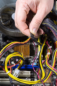 修理电脑的男子工程电子产品电路服务笔记本维修母板工作男人硬件图片
