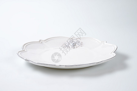 白栓子陶瓷板陶瓷餐具制品盘子白色浮雕陶器古董边缘图片