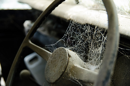 废弃旧车的残废部分历史汽车蜘蛛网合金展览报告网络奢华棕褐色座舱图片