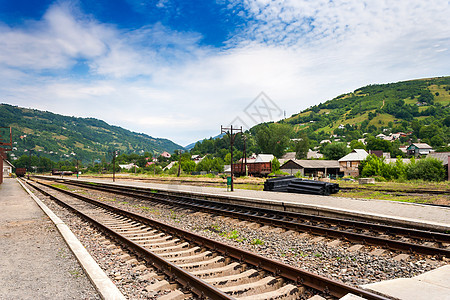 山岳中的铁路图片