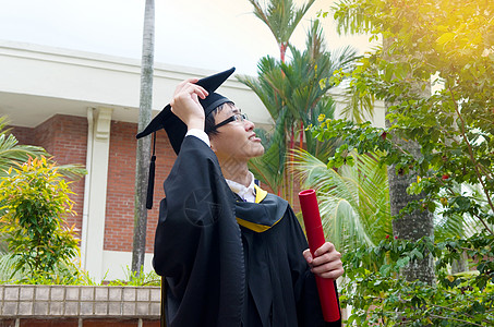 亚裔大学毕业生幸福帽子男人学士成人教育微笑学校快乐男性图片