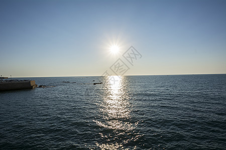太阳从海面反射图片