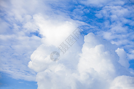 广阔的蓝色天空和云空天气自由空气阳光场景白色天堂图片