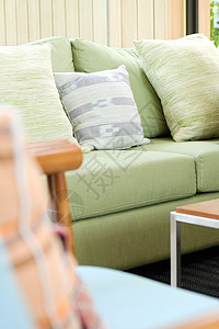沙发上的挤压房子棉布酒店枕头软垫摄影装饰客厅家居椅子图片