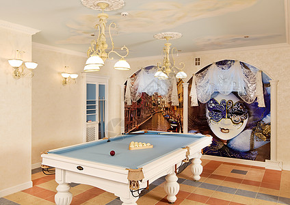 配有柱子的古典意大利圆形桌球室图片