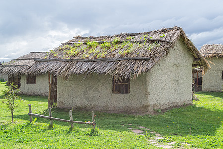 古时木屋阴影天空小屋旅行庇护所公园帐篷叶子传统家乡图片