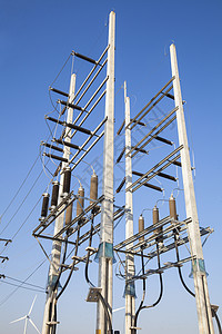 电力电线杆的电源需要用电来发电力量环境电气工业电缆蓝色线条邮政金属电话图片