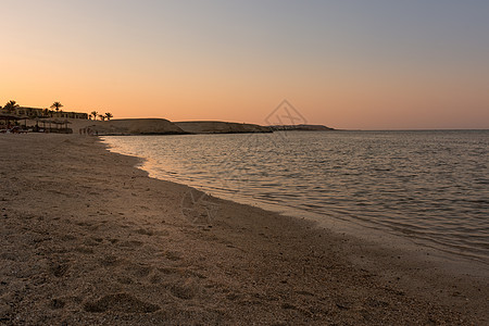 日落时的美丽的埃及海滩图片