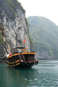 越南哈隆湾假期岩石运输贸易日出蓝色港口航海海滩地标图片