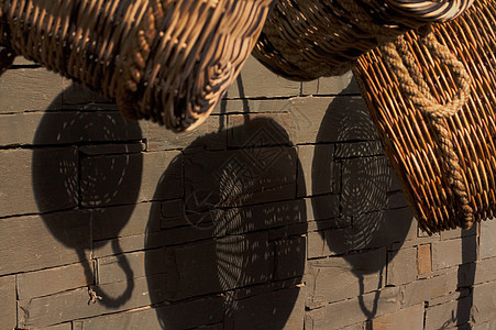绞刑篮子甘蔗石头柳条细绳木质手提篮市场贮存空气圆形图片