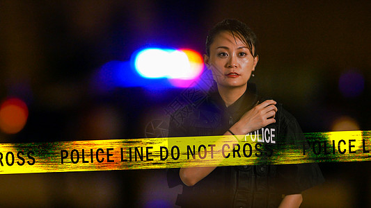 使用警察电台的亚裔美洲女女警察交通磁带女性犯罪职业边界安全情况女警警笛图片