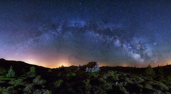 以银形方式进入需求山区勘探摄影星星宇宙乳白色爬坡旅行公园星光冒险图片