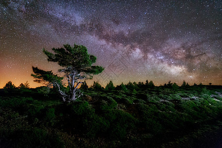 以银形方式进入需求山区场景星云银河系宇宙冒险科学天空星星旅行行星图片