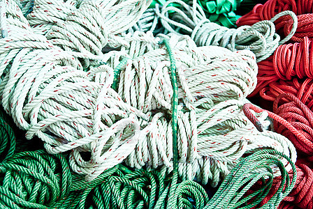五颜六色的尼龙绳码头海洋古董齿轮钓鱼网络绳索港口尼龙工具图片