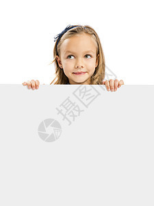 拿着白板的可爱女孩喜悦纸板卡片乐趣微笑情感童年青年幸福金发女郎图片