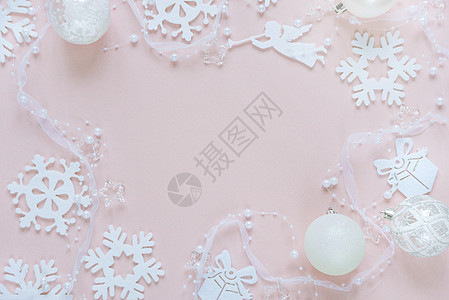 粉红和白色圣诞节框架星星雕刻品丝带天使季节珠子粉色假期珍珠作品背景图片