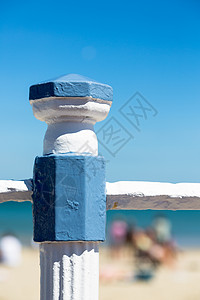 威茅斯海面赛事进行的白金属和蓝色金属民意测验栅栏障碍海岸线防御景点海滩天空晴天旅游海岸图片