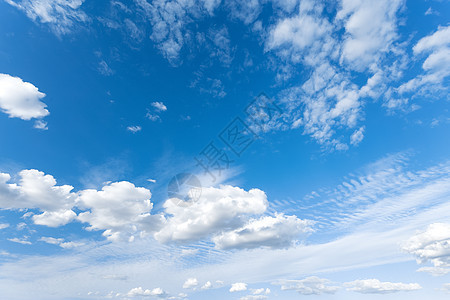 蓝天空和乌云气氛背景蓝色墙纸晴天空气天堂白云气候场景图片