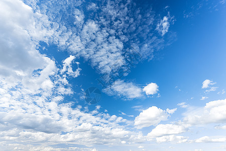 蓝天空和乌云日光空气天空环境蓝天天气蓝色气候晴天场景图片