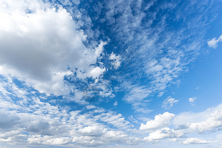 蓝天空和乌云天气环境背景蓝色晴天蓝天空气天际气氛气候图片