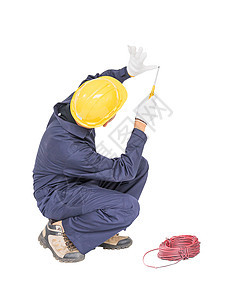 有一堆电线的电工 看不见的墙壁白色头盔电缆工业工人工具金属男人安全帽接线图片